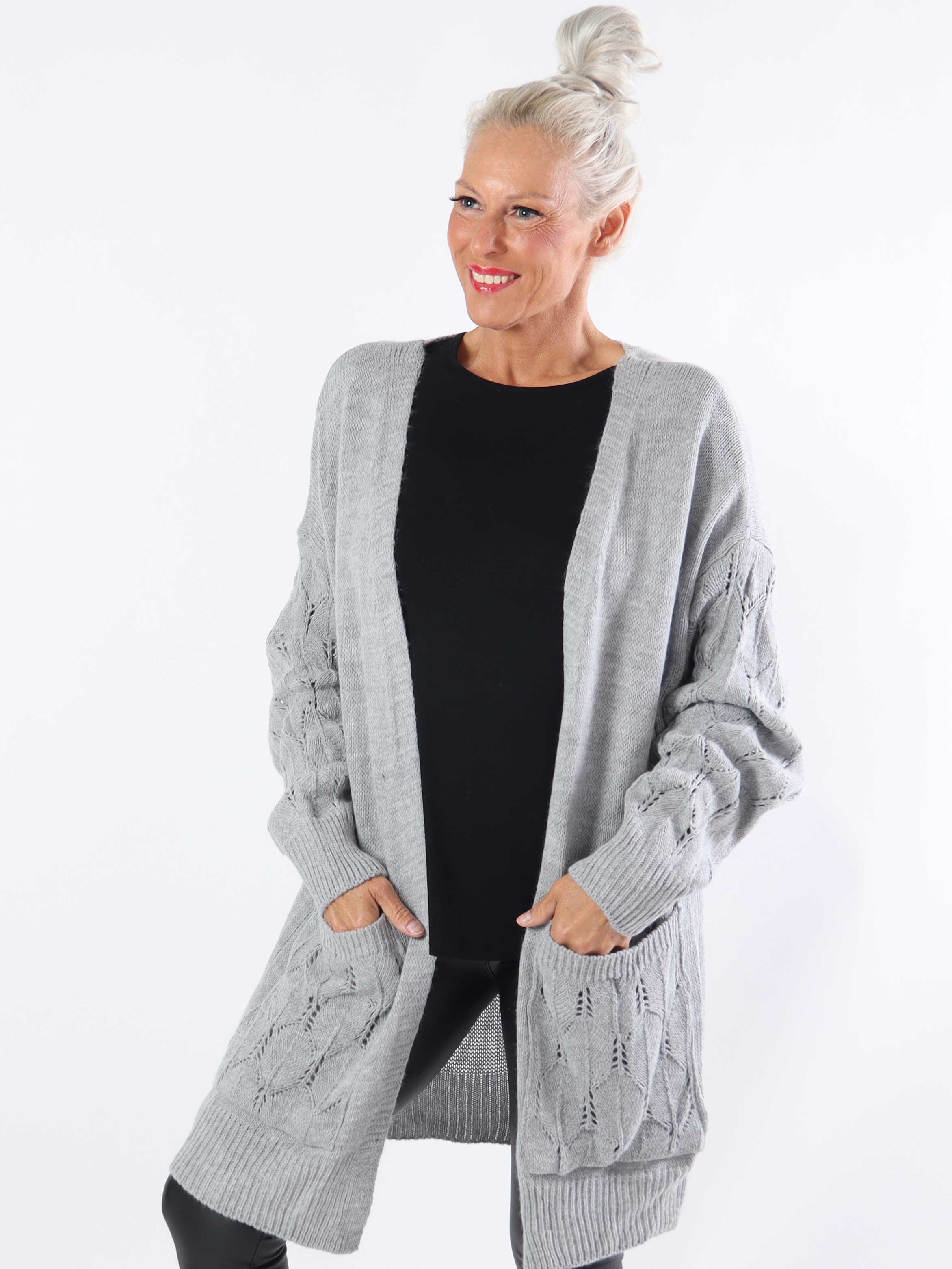 Capri - Plus size strikcardigan med lommer